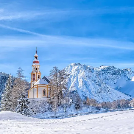 Luishof Mit Privatem Garten - Tirol شقة *